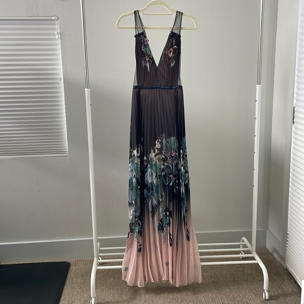 Flawless BEBE Floral Dress size 2
